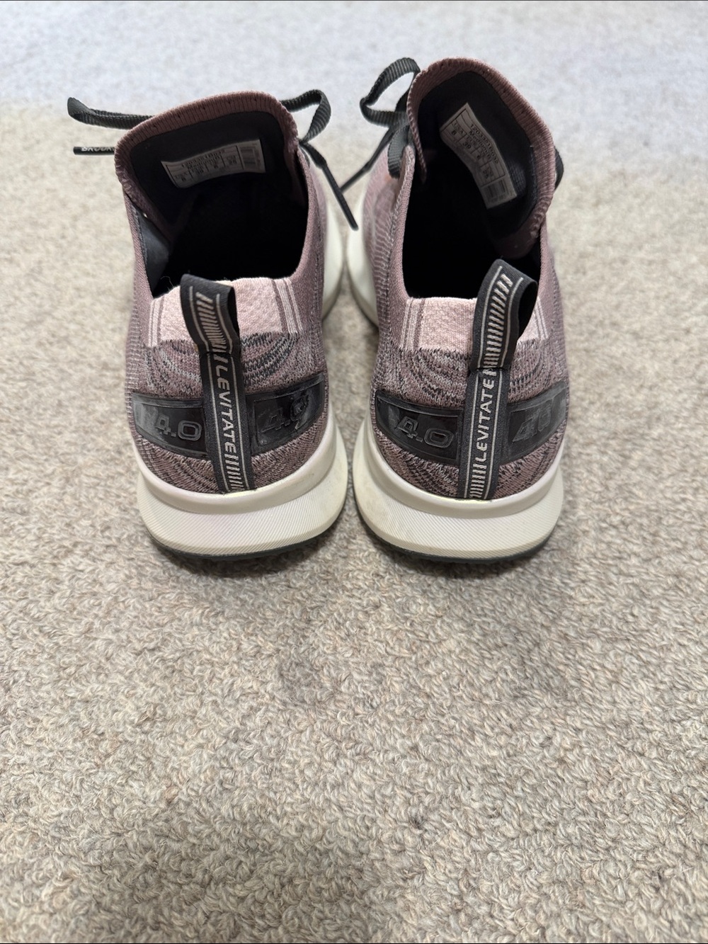 Brooks levitate 4 size 8 - Picture 2 of 3